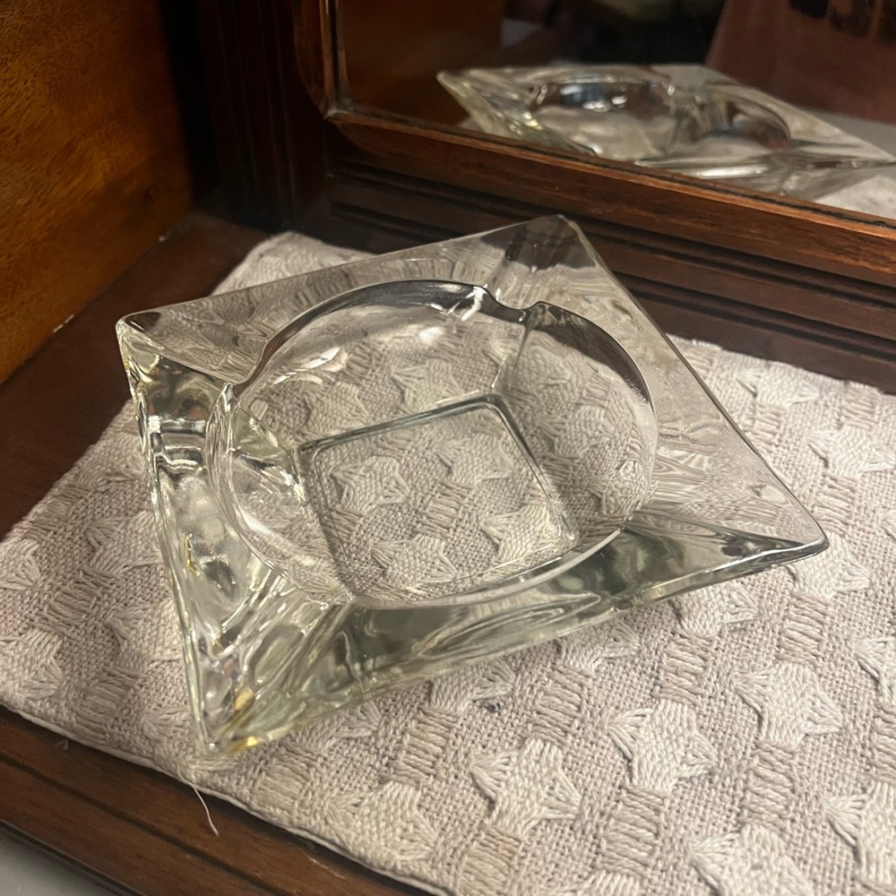 NO BRAND *Vintage*‎ Mid Century Modern MCM Pressed Glass Ashtray 6 Inches Wide